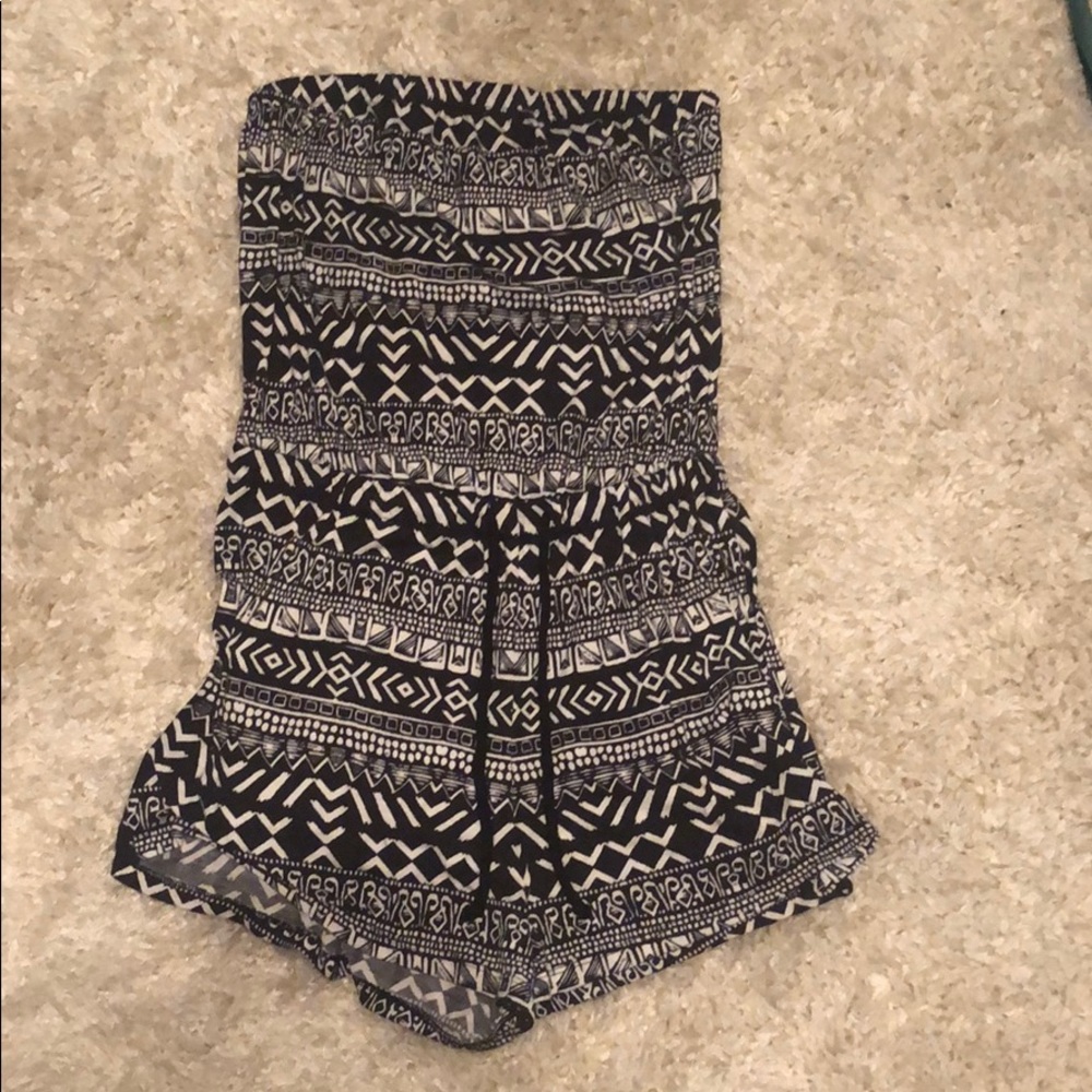 Super cute strapless black and white short romper!